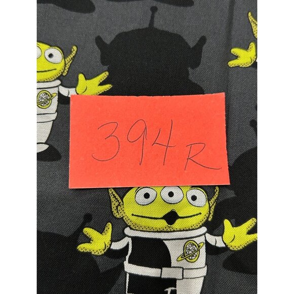 Disney Pixar Scrub Top NWT Gray Camouflage Alien Print Short Sleeve Sz 2XL - Picture 9 of 10